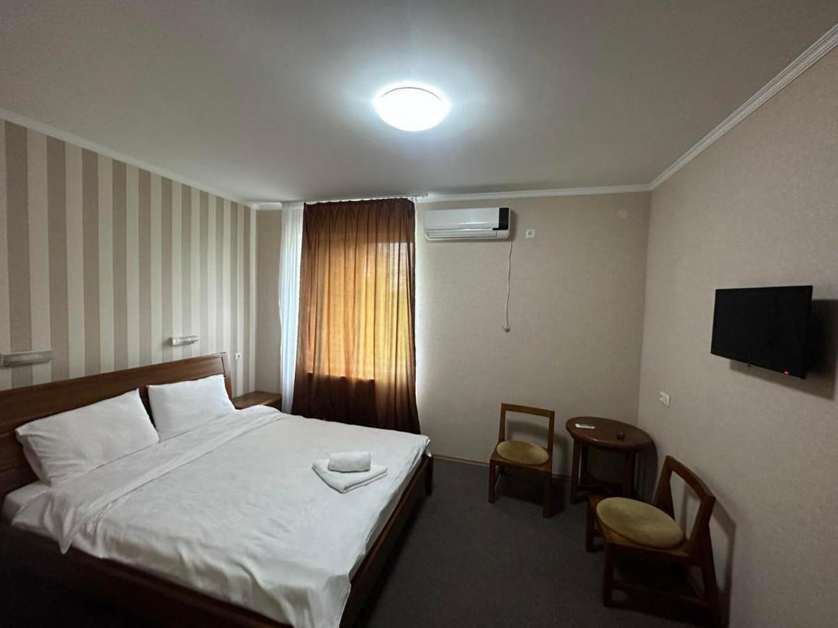 Imeri Park Hotel Kʼutʼaisi Exterior foto